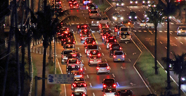沖縄名物「大渋滞」を避ける！
